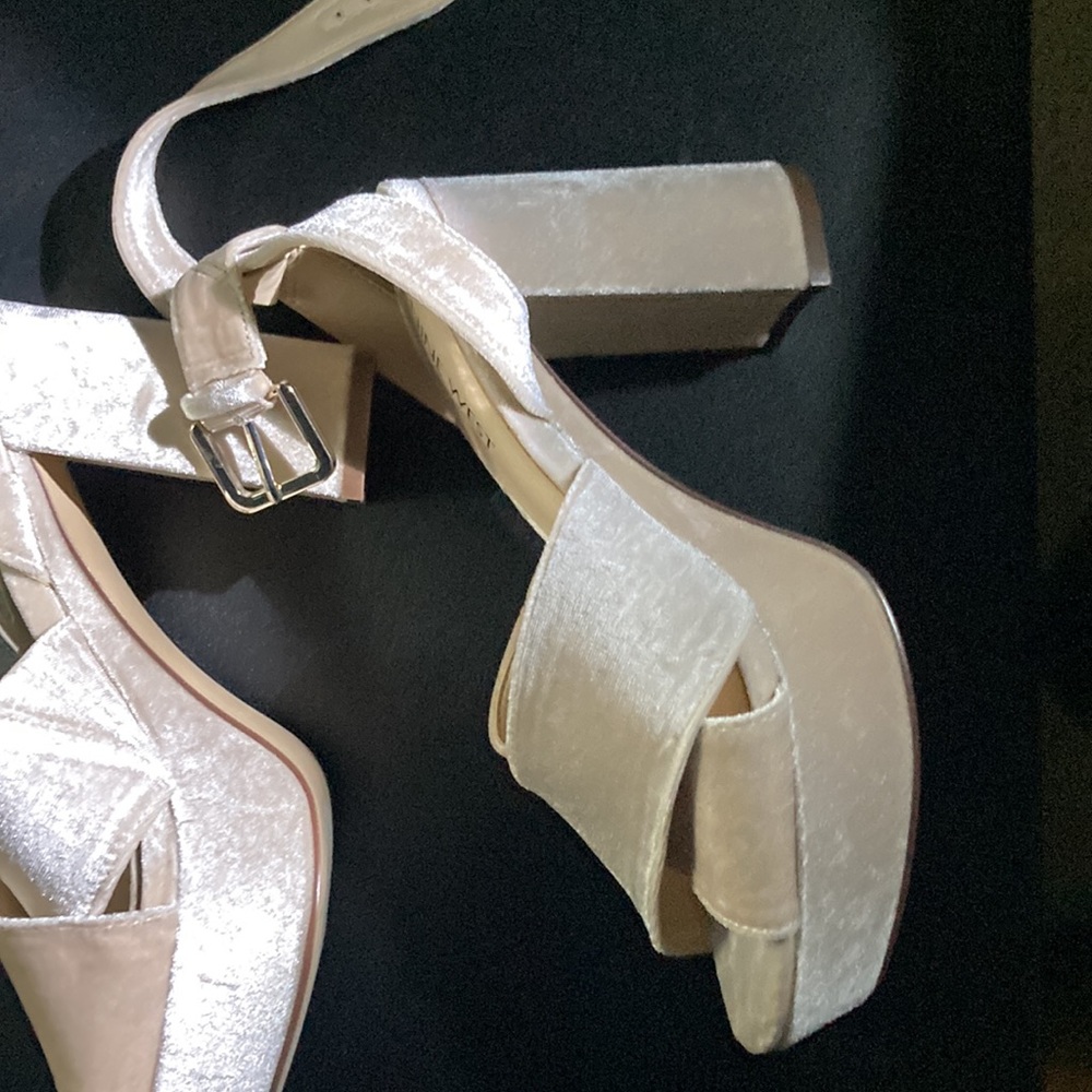 Heels - Picture 5 of 7